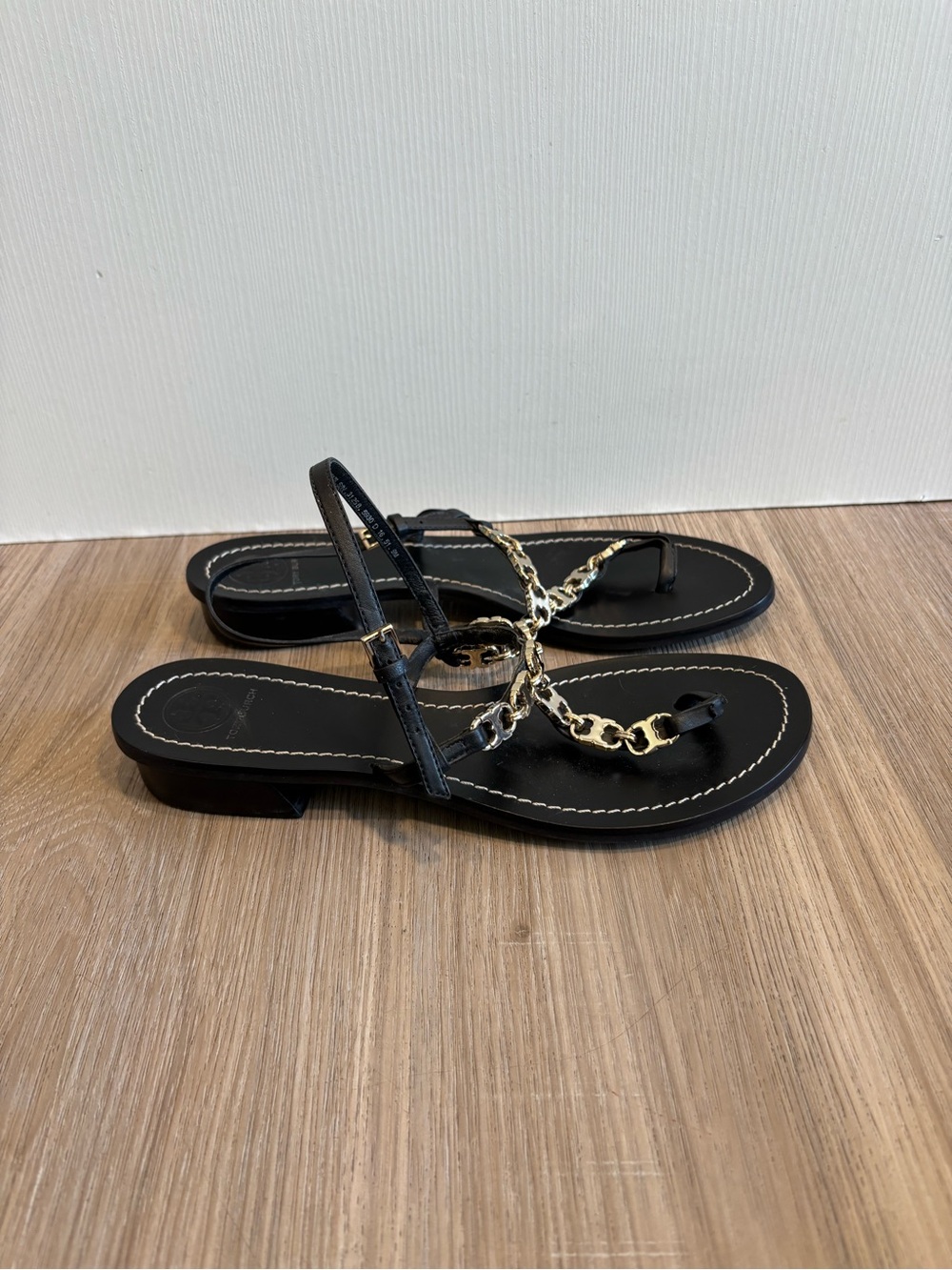 Tory Burch Gemini Sandals Thongs Black Leather Gold Chain Link T Strap Size 9